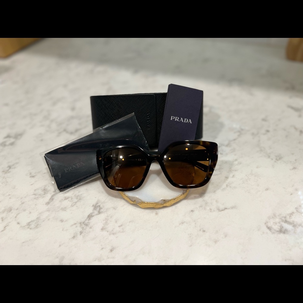 Authentic Prada sunglasses - Picture 5 of 10